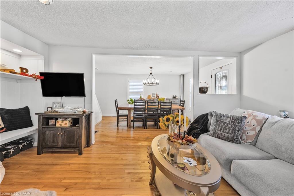 83 Orkney Street W, Caledonia, ON - Indoor Photo Showing Living Room