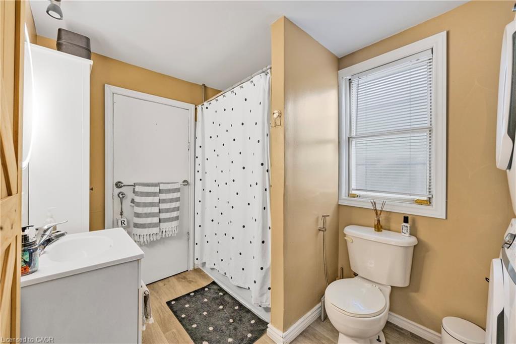 83 Orkney Street W, Caledonia, ON - Indoor Photo Showing Bathroom