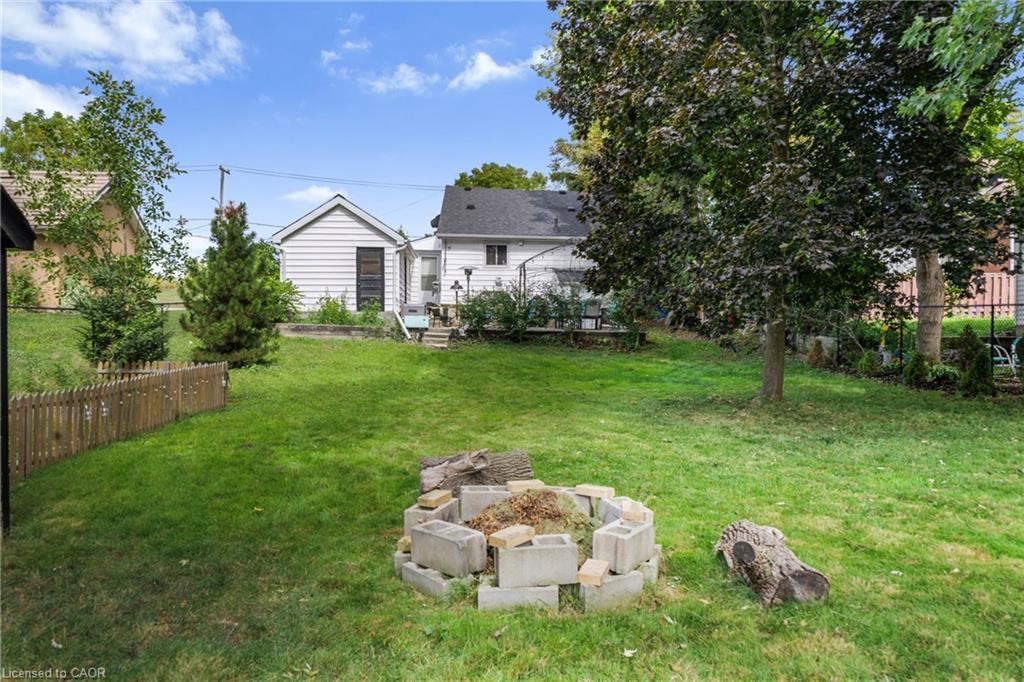 83 Orkney Street W, Caledonia, ON - Outdoor