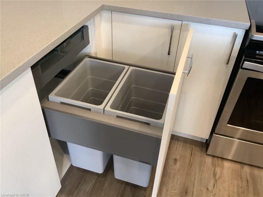 605-360 Quarter Townline, Tillsonburg, ON - Indoor Photo Showing Kitchen With Double Sink