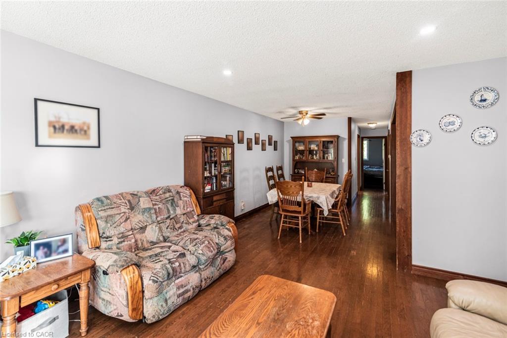 3309 Tallman Drive, Vineland, ON - Indoor Photo Showing Living Room