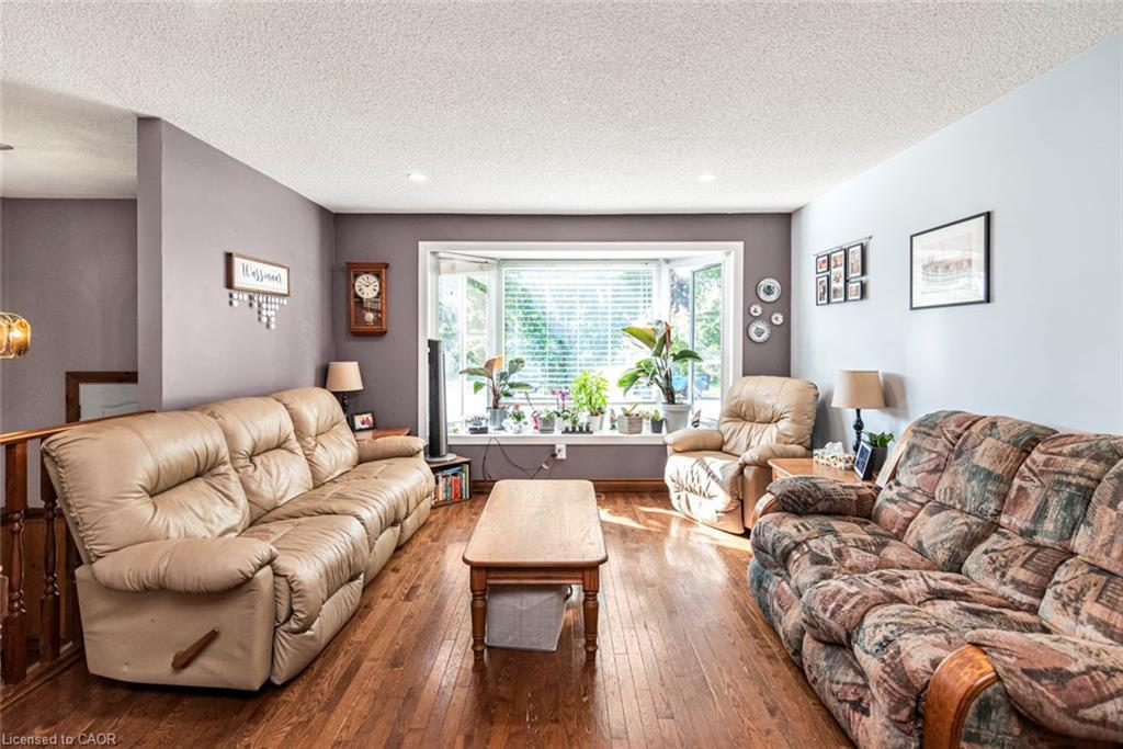 3309 Tallman Drive, Vineland, ON - Indoor Photo Showing Living Room