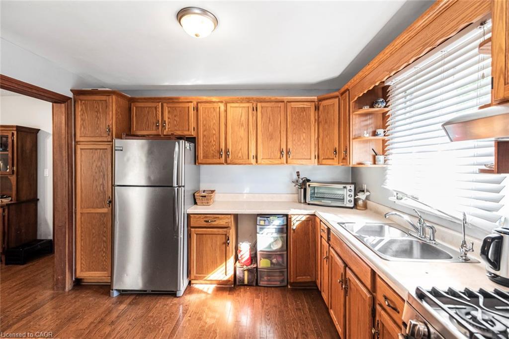 3309 Tallman Drive, Vineland, ON - Indoor Photo Showing Kitchen With Double Sink