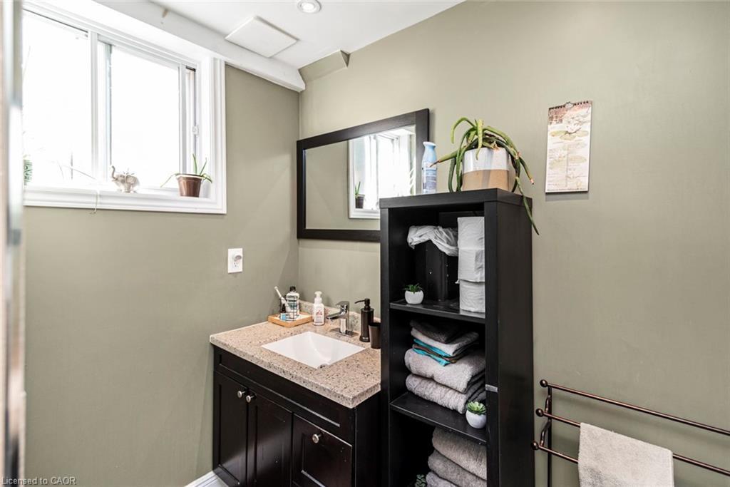 3309 Tallman Drive, Vineland, ON - Indoor Photo Showing Bathroom