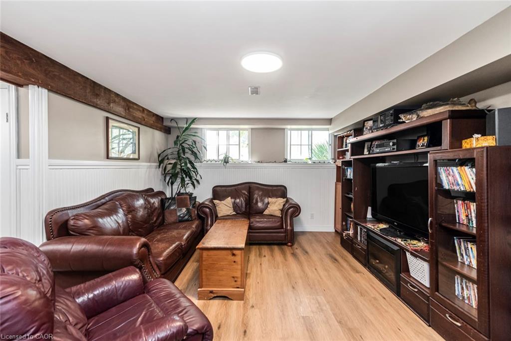 3309 Tallman Drive, Vineland, ON - Indoor Photo Showing Living Room