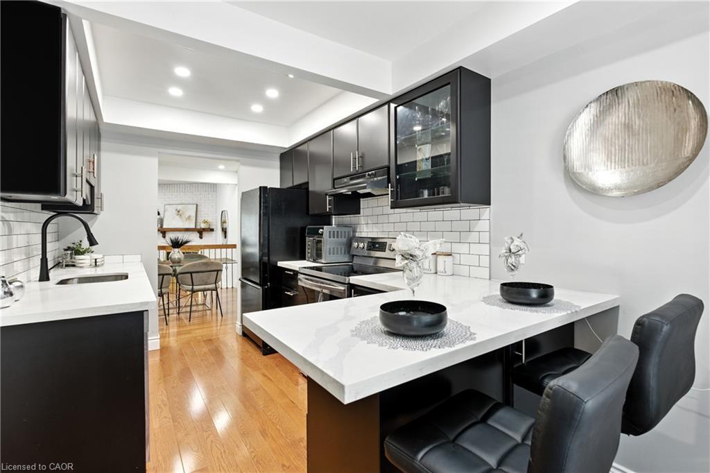 40-800 Upper Paradise Road, Hamilton, ON - Indoor Photo Showing Kitchen