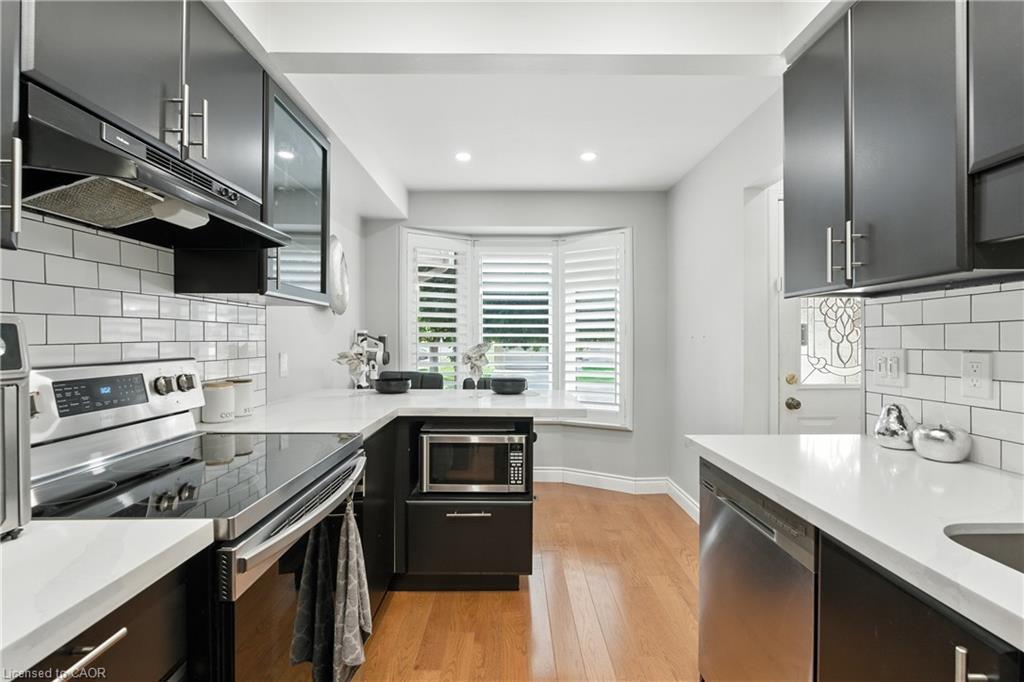 40-800 Upper Paradise Road, Hamilton, ON - Indoor Photo Showing Kitchen With Upgraded Kitchen