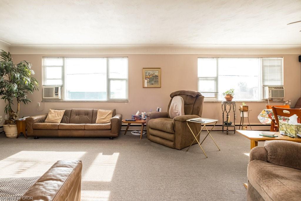 858 King Street W, Hamilton, ON