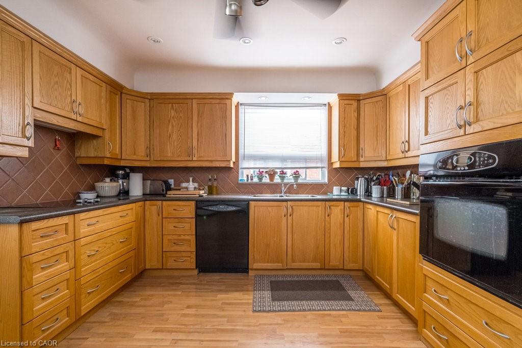 858 King Street W, Hamilton, ON