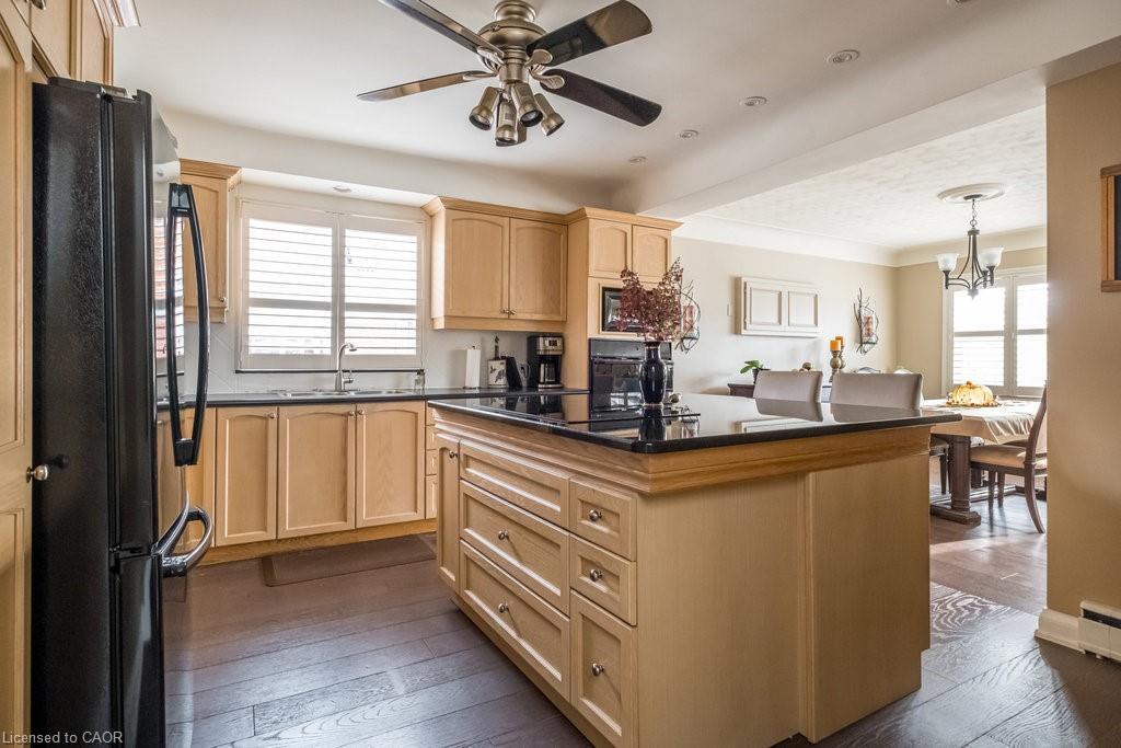 858 King Street W, Hamilton, ON