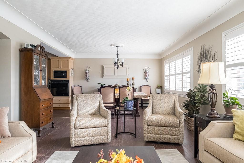 858 King Street W, Hamilton, ON