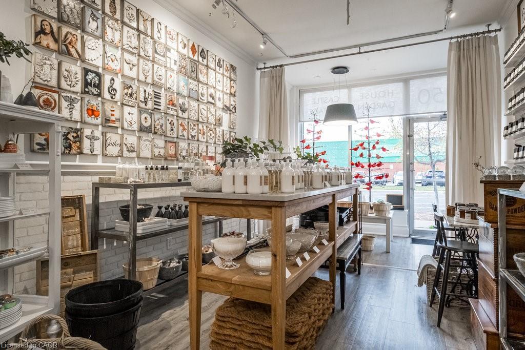 858 King Street W, Hamilton, ON