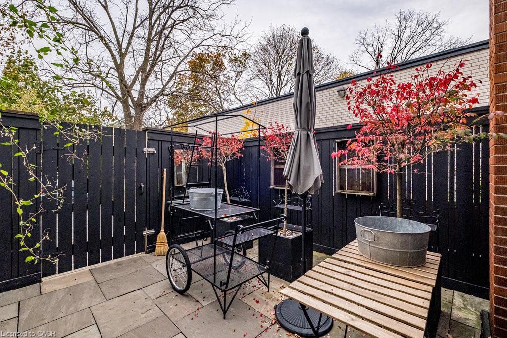 858 King Street W, Hamilton, ON