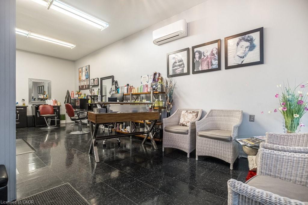 858 King Street W, Hamilton, ON