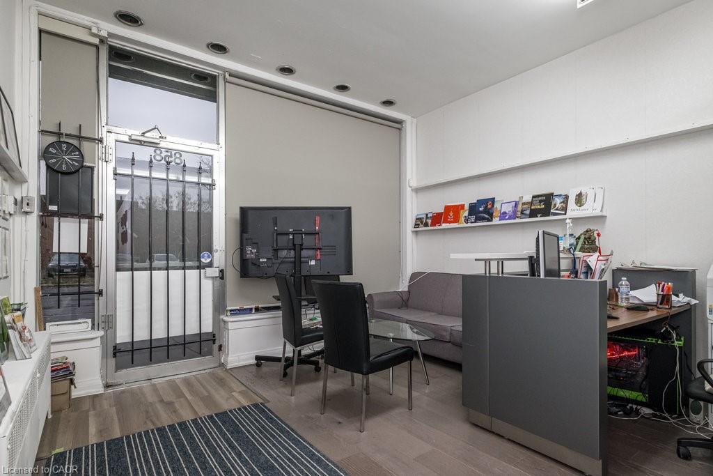 858 King Street W, Hamilton, ON