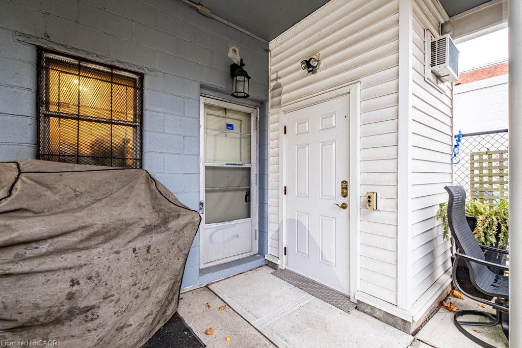 858 King Street W, Hamilton, ON