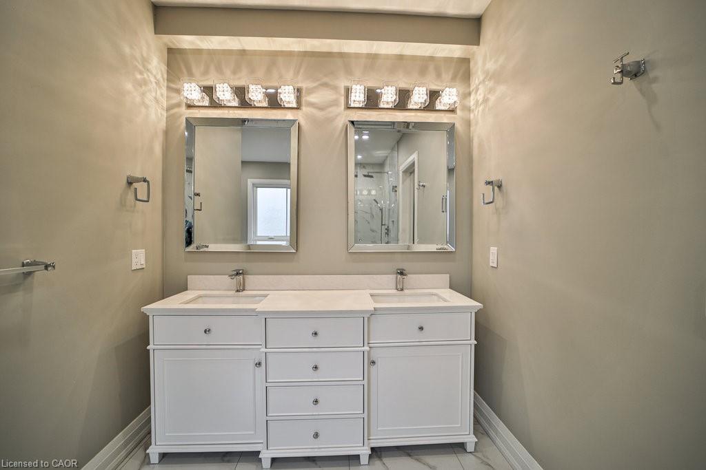 6121 Guelph Line, Burlington, ON - Indoor Photo Showing Bathroom