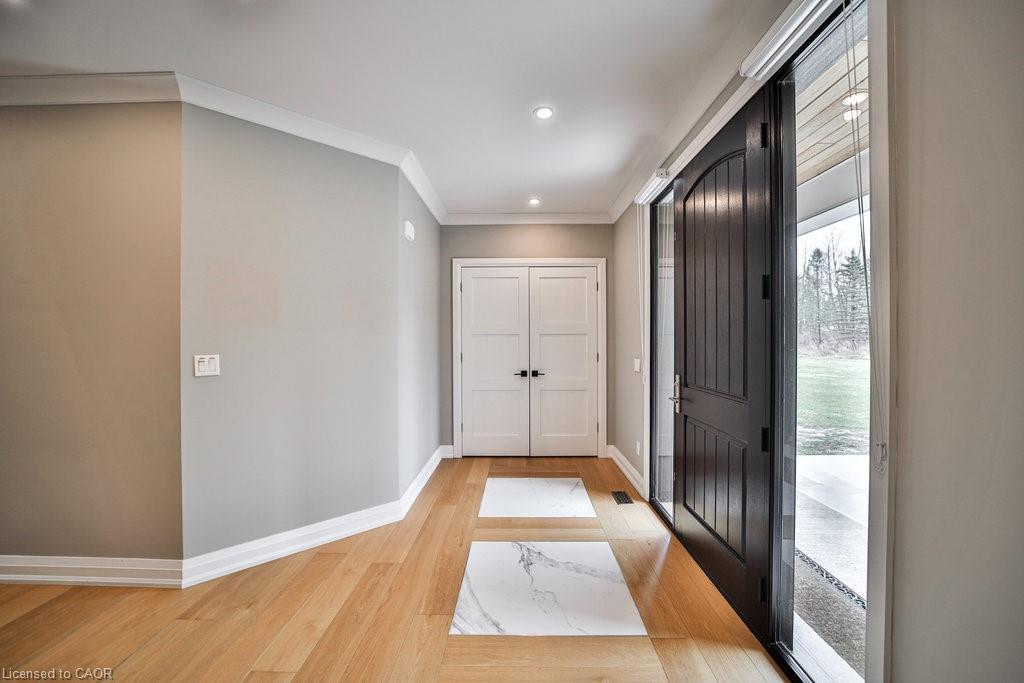 6121 Guelph Line, Burlington, ON - Indoor Photo Showing Other Room