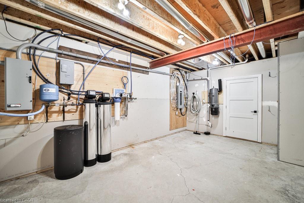 6121 Guelph Line, Burlington, ON - Indoor Photo Showing Other Room