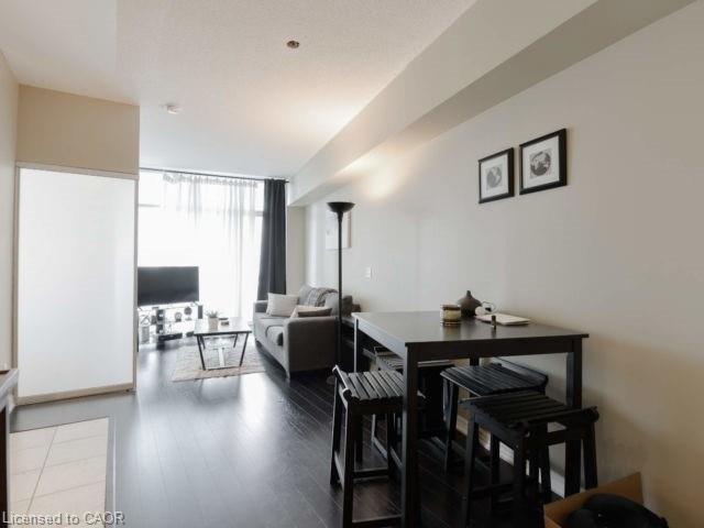 908-223 Webb Drive, Mississauga, ON - Indoor Photo Showing Dining Room