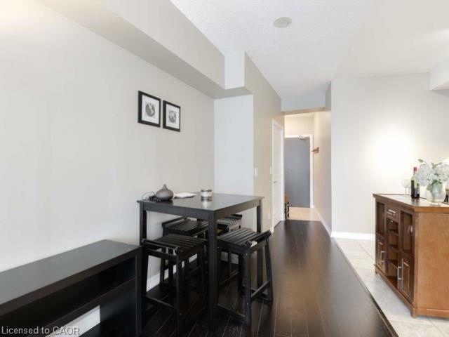 908-223 Webb Drive, Mississauga, ON - Indoor Photo Showing Dining Room