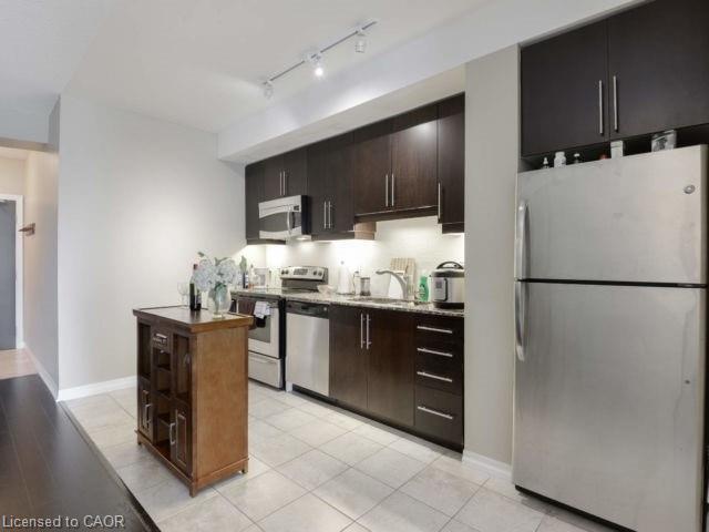 908-223 Webb Drive, Mississauga, ON - Indoor Photo Showing Kitchen With Stainless Steel Kitchen