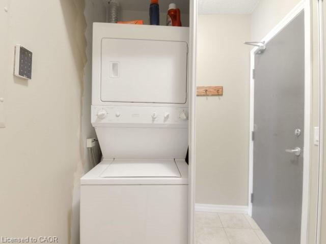 908-223 Webb Drive, Mississauga, ON - Indoor Photo Showing Laundry Room