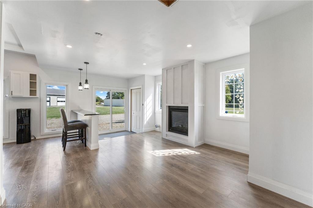 75642 Diltz Road, Wainfleet, ON - Indoor Photo Showing Living Room With Fireplace