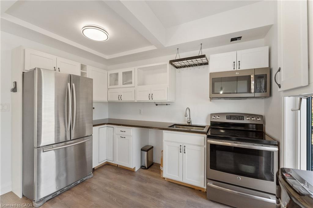 75642 Diltz Road, Wainfleet, ON - Indoor Photo Showing Kitchen
