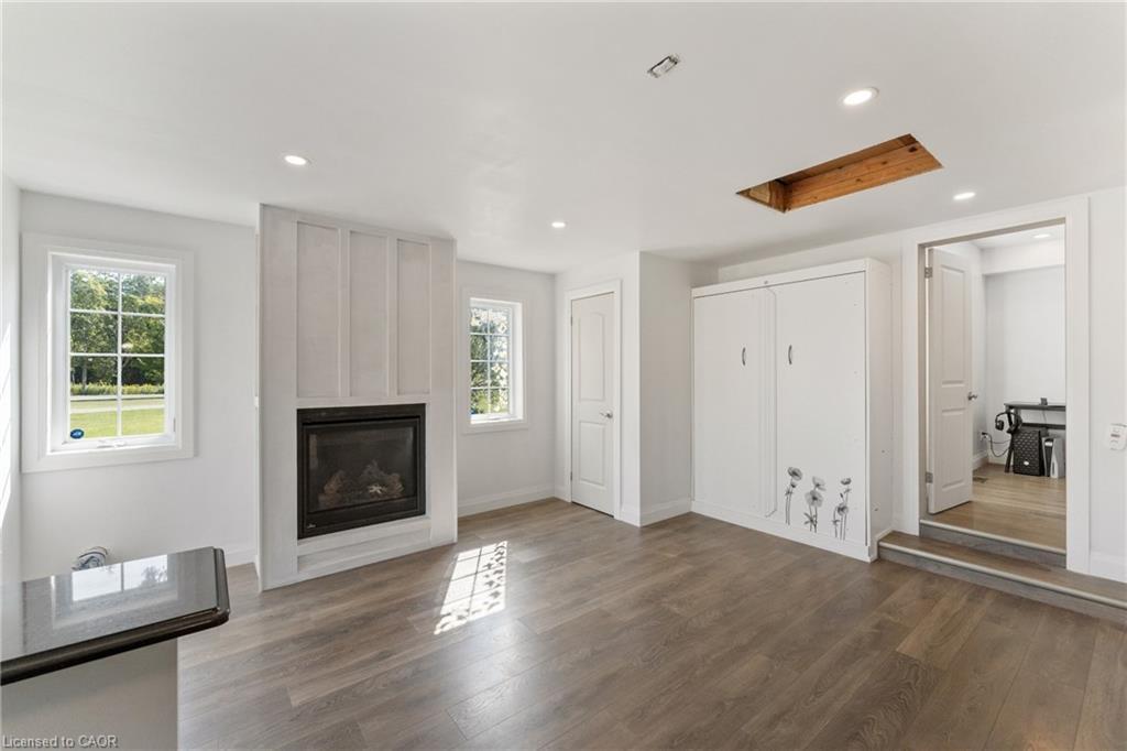 75642 Diltz Road, Wainfleet, ON - Indoor Photo Showing Living Room With Fireplace