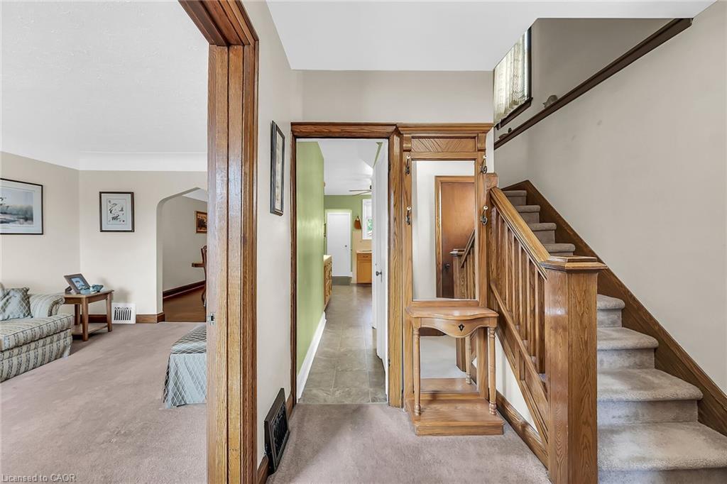 274 Ottawa Street S, Hamilton, ON - Indoor Photo Showing Other Room