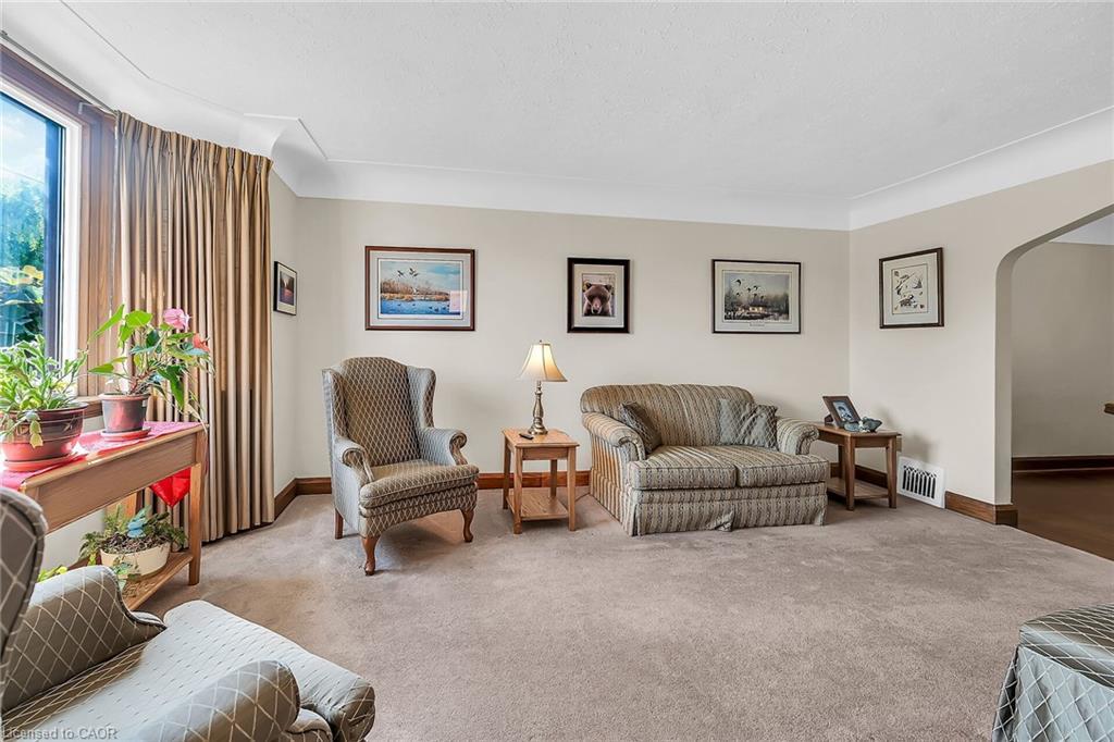274 Ottawa Street S, Hamilton, ON - Indoor Photo Showing Living Room
