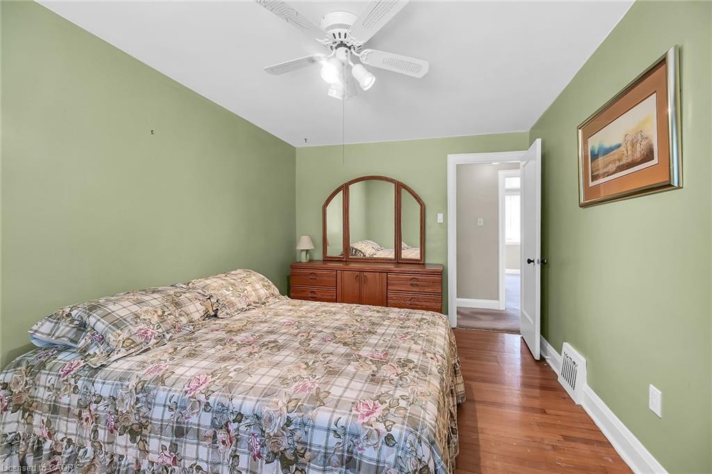 274 Ottawa Street S, Hamilton, ON - Indoor Photo Showing Bedroom