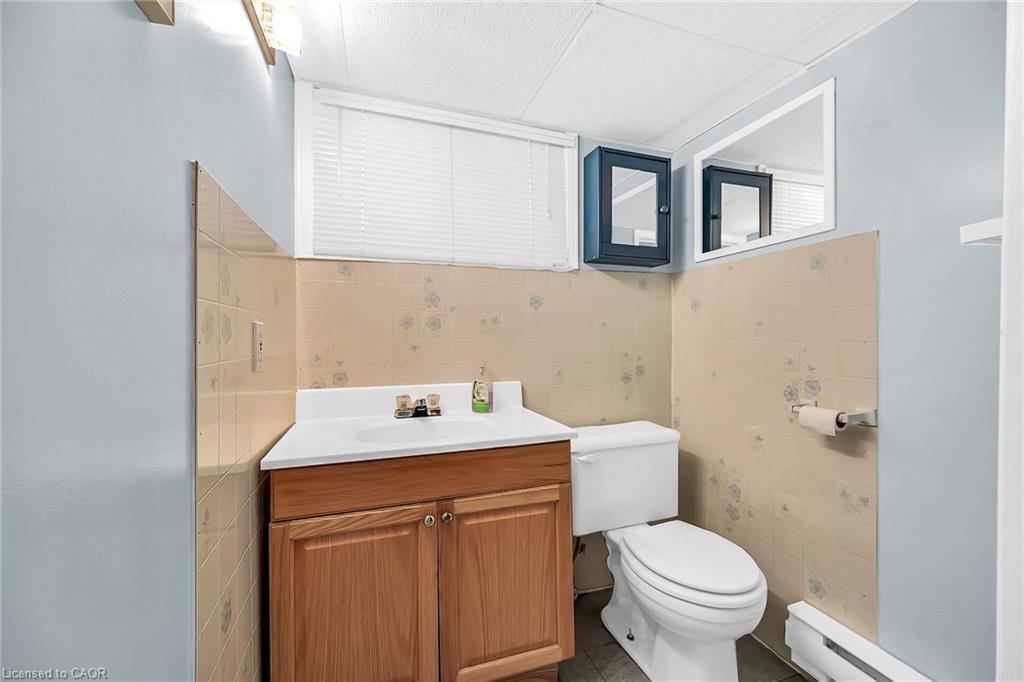 274 Ottawa Street S, Hamilton, ON - Indoor Photo Showing Bathroom