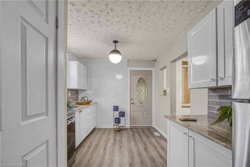 130 Stirton Street, Hamilton, ON - Indoor Photo Showing Kitchen