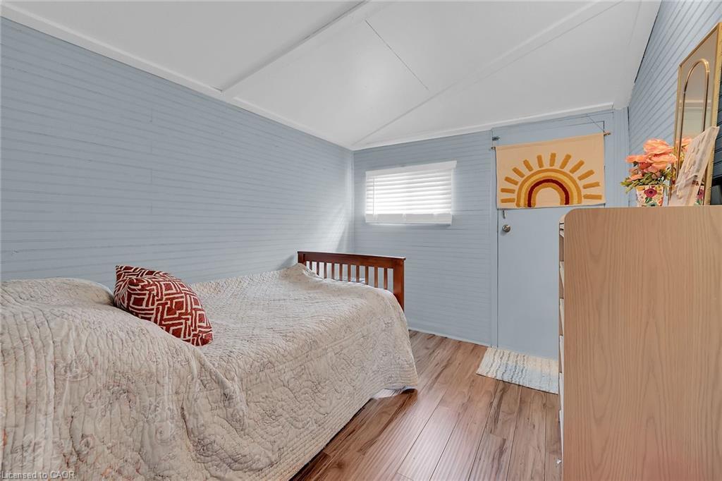 17 Maple Lane, Rainham, ON - Indoor Photo Showing Bedroom