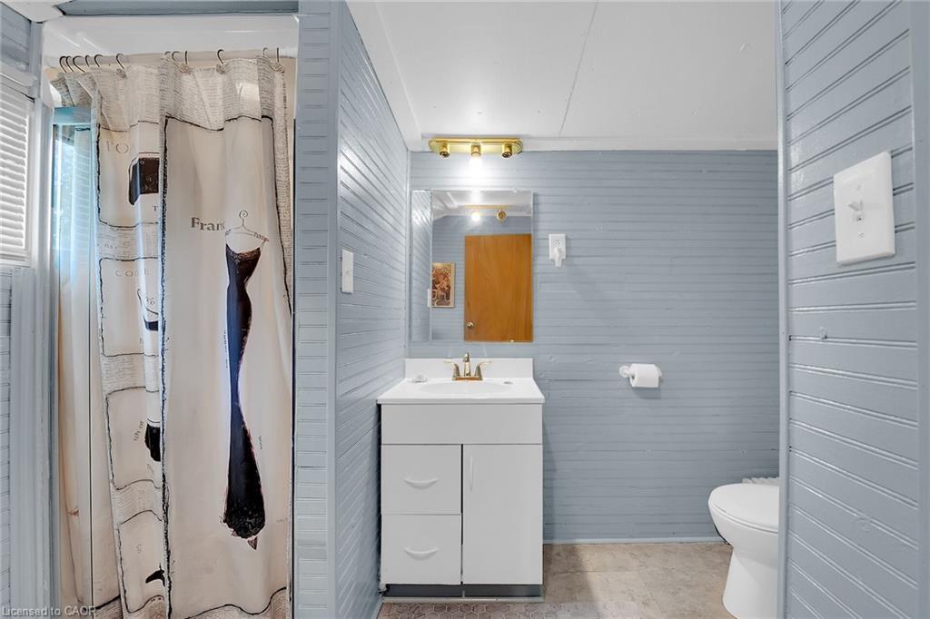 17 Maple Lane, Rainham, ON - Indoor Photo Showing Bathroom
