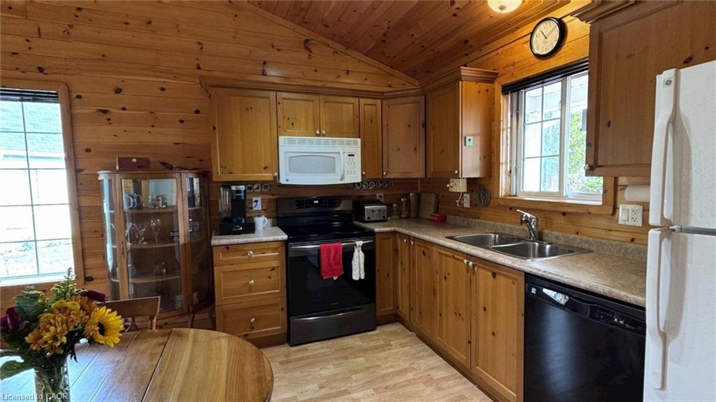 52 Madawaska Trail, Wasaga Beach, ON - Indoor Photo Showing Kitchen With Double Sink