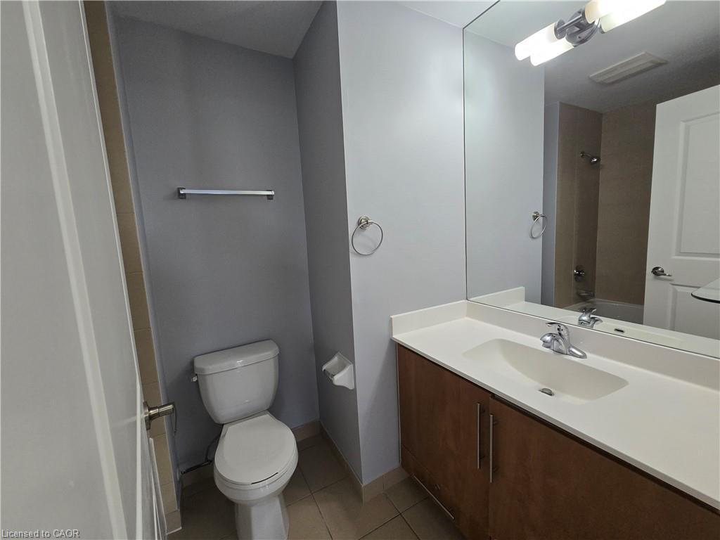 2402-330 Burnhamthorpe Road W, Mississauga, ON - Indoor Photo Showing Bathroom