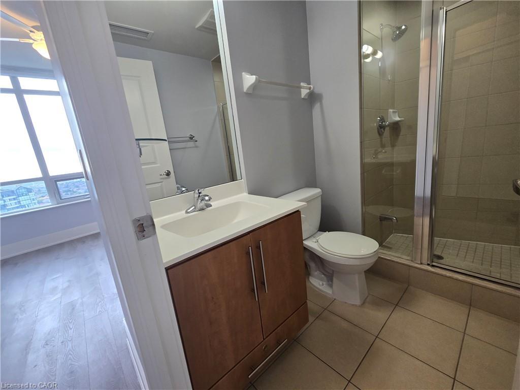 2402-330 Burnhamthorpe Road W, Mississauga, ON - Indoor Photo Showing Bathroom