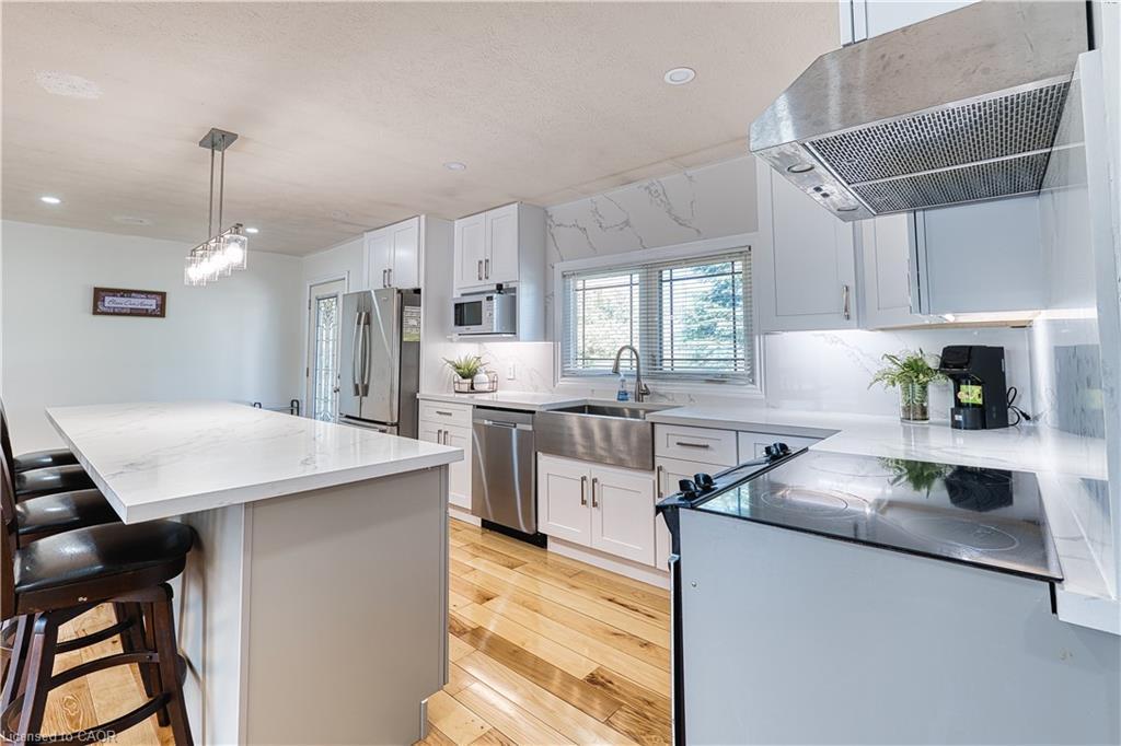 717906 Highway 6, Owen Sound, ON - Indoor Photo Showing Kitchen With Upgraded Kitchen