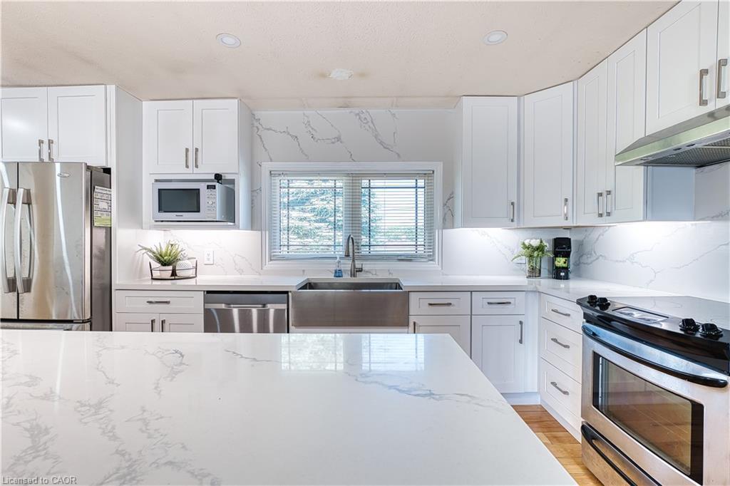 717906 Highway 6, Owen Sound, ON - Indoor Photo Showing Kitchen With Upgraded Kitchen