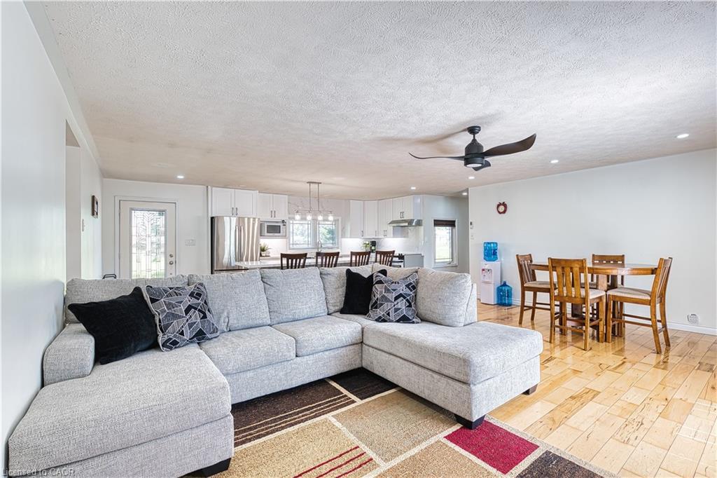 717906 Highway 6, Owen Sound, ON - Indoor Photo Showing Living Room
