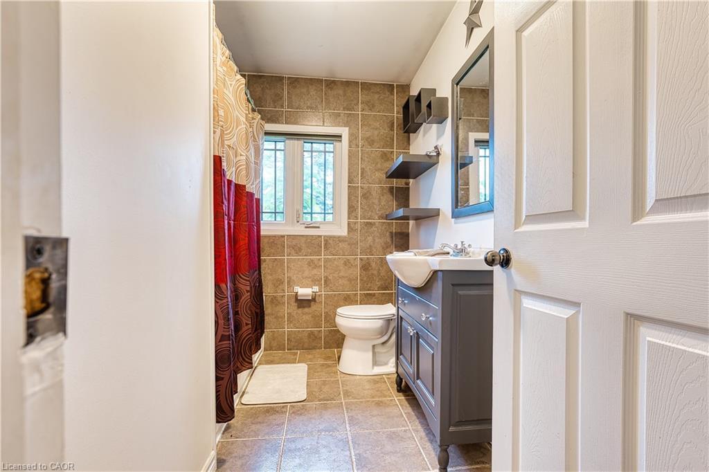 717906 Highway 6, Owen Sound, ON - Indoor Photo Showing Bathroom