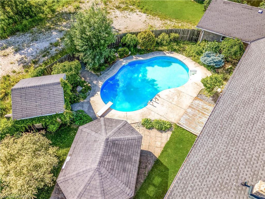 717906 Highway 6, Owen Sound, ON - Outdoor With In Ground Pool With Backyard