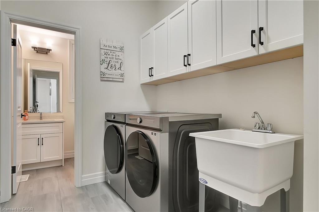 909 Dunnigan Court, Kitchener, ON - Indoor Photo Showing Laundry Room