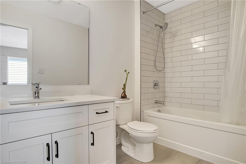909 Dunnigan Court, Kitchener, ON - Indoor Photo Showing Bathroom