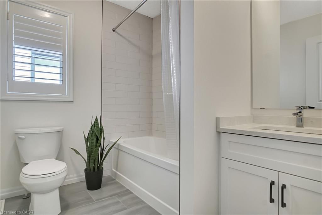 909 Dunnigan Court, Kitchener, ON - Indoor Photo Showing Bathroom