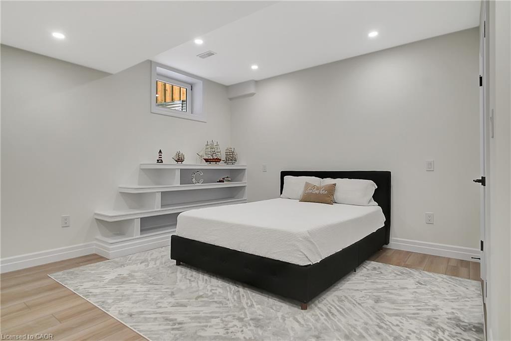 909 Dunnigan Court, Kitchener, ON - Indoor Photo Showing Bedroom