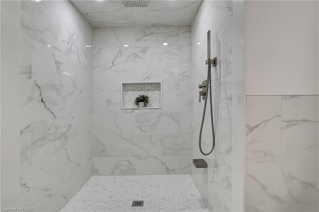 909 Dunnigan Court, Kitchener, ON - Indoor Photo Showing Bathroom